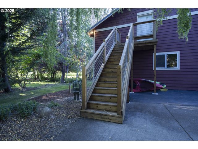 418 RIVERSHORE Dr, Roseburg, OR 97470