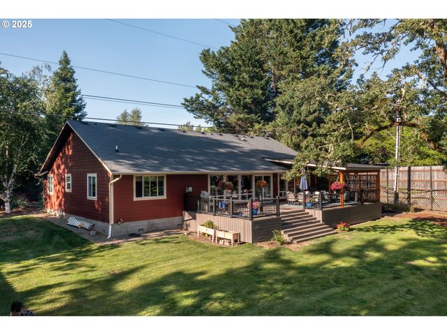 418 RIVERSHORE Dr, Roseburg, OR 97470