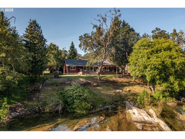 418 RIVERSHORE Dr, Roseburg, OR 97470