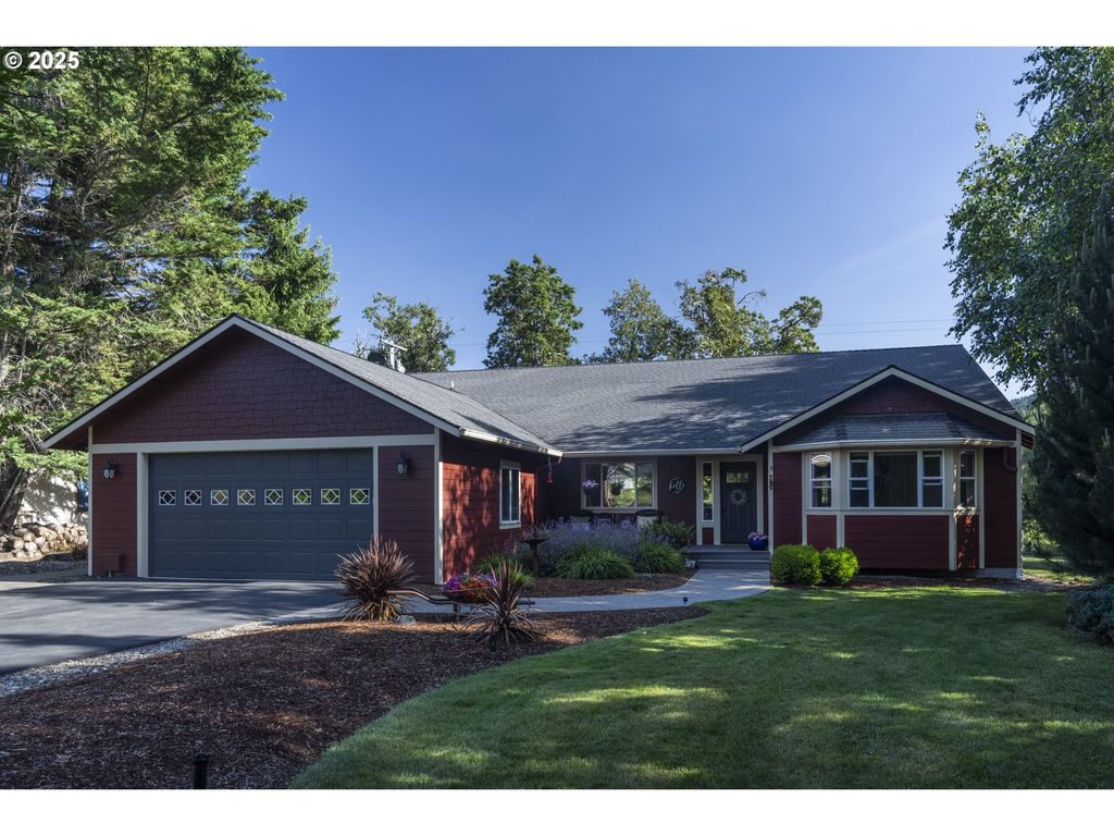 418 RIVERSHORE Dr, Roseburg, OR 97470