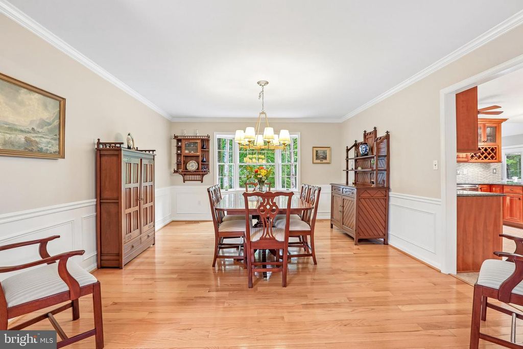 Image 10 of property listing at 6621 BELLE CHASE CT, Gaithersburg, MD 20882