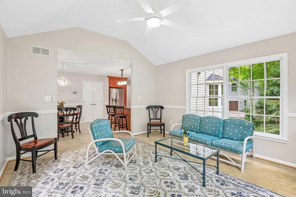 Image 19 of property listing at 6621 BELLE CHASE CT, Gaithersburg, MD 20882