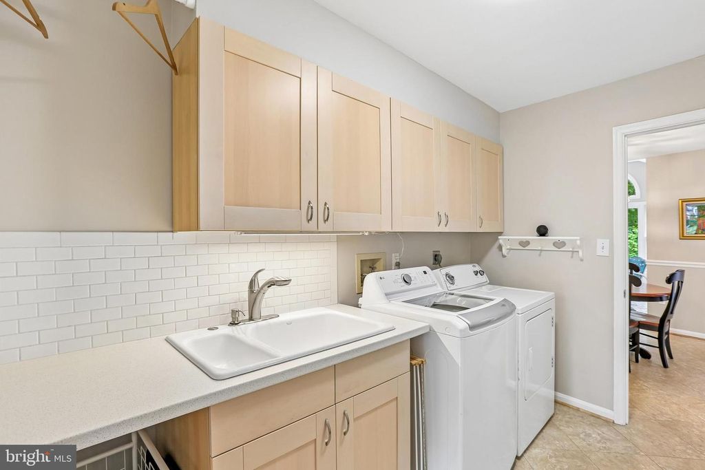 Image 23 of property listing at 6621 BELLE CHASE CT, Gaithersburg, MD 20882
