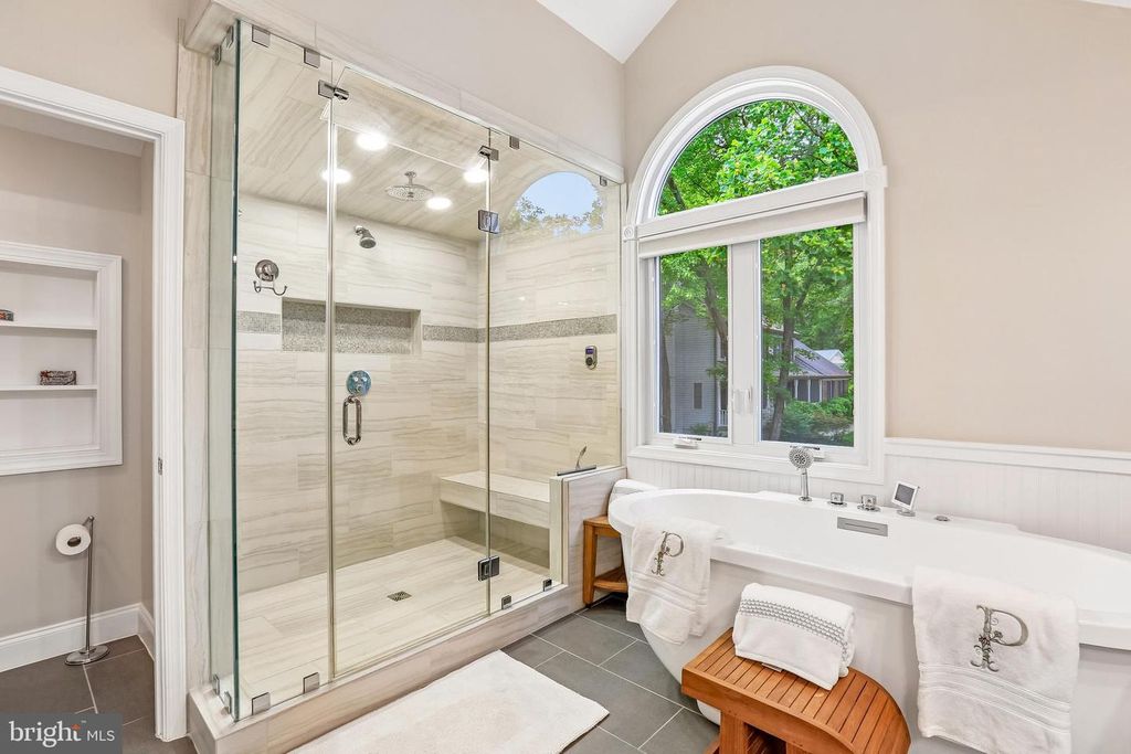 Image 26 of property listing at 6621 BELLE CHASE CT, Gaithersburg, MD 20882