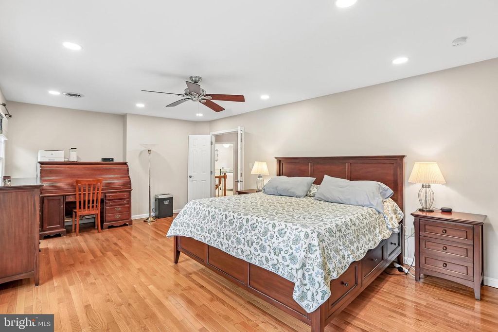Image 29 of property listing at 6621 BELLE CHASE CT, Gaithersburg, MD 20882