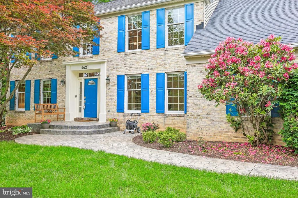 Image 3 of property listing at 6621 BELLE CHASE CT, Gaithersburg, MD 20882