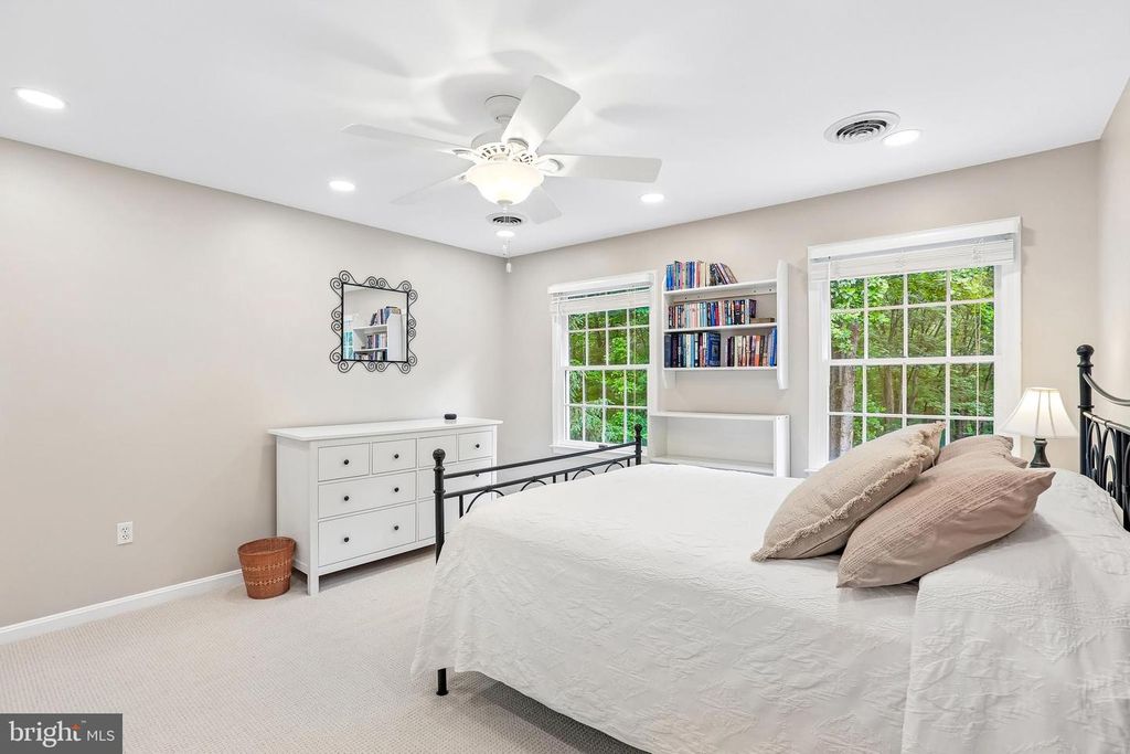 Image 38 of property listing at 6621 BELLE CHASE CT, Gaithersburg, MD 20882