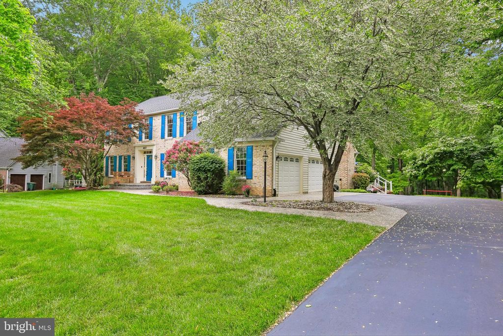 Image 4 of property listing at 6621 BELLE CHASE CT, Gaithersburg, MD 20882