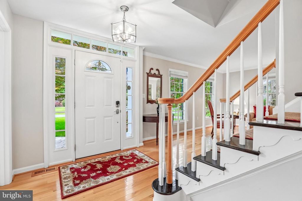Image 5 of property listing at 6621 BELLE CHASE CT, Gaithersburg, MD 20882