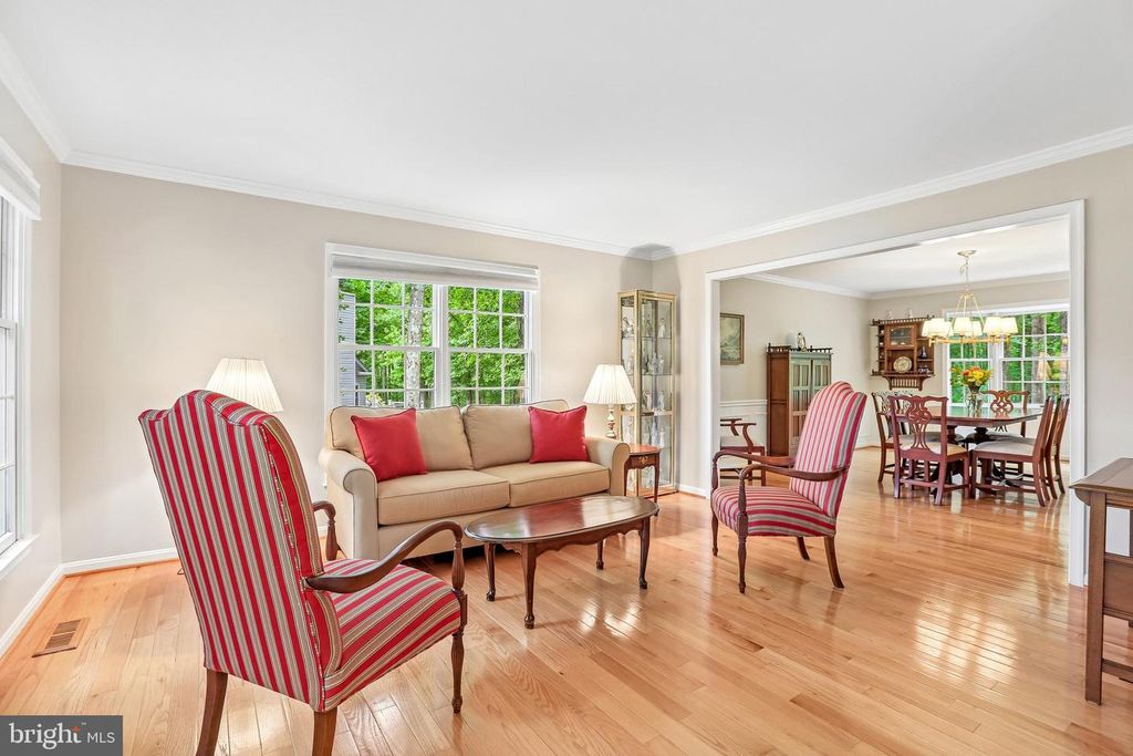 Image 6 of property listing at 6621 BELLE CHASE CT, Gaithersburg, MD 20882