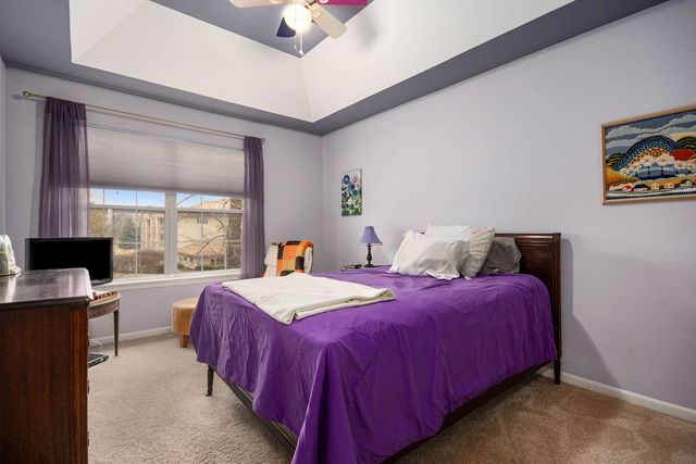 63 Oak Creek Court, North Aurora, IL 60542