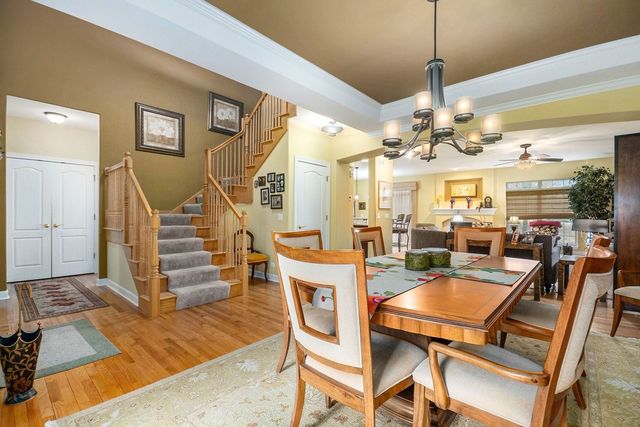 63 Oak Creek Court, North Aurora, IL 60542