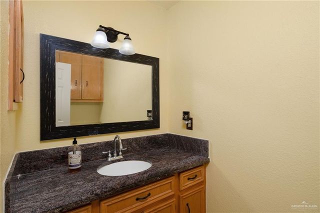 812 S Mayberry Boulevard, Alton, TX 78573