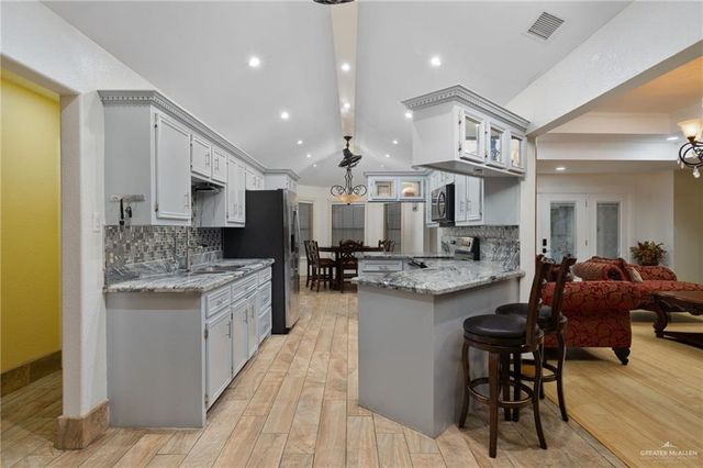 812 S Mayberry Boulevard, Alton, TX 78573