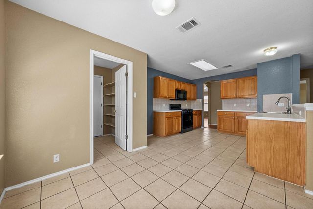 511 S Pauley DR, Hutto, TX 78634
