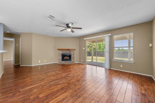 511 S Pauley DR, Hutto, TX 78634