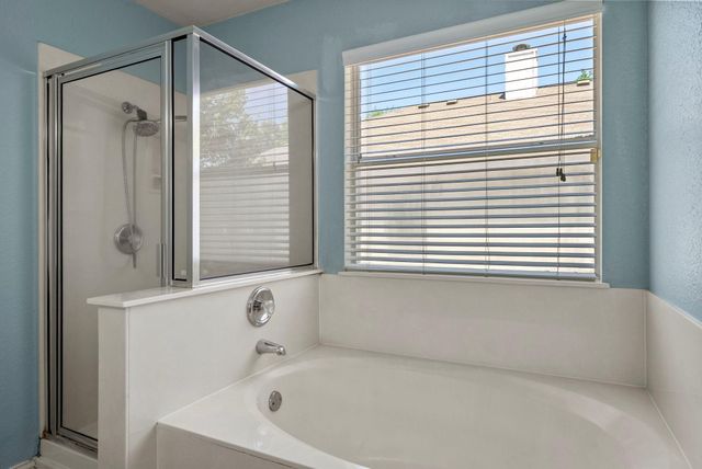 511 S Pauley DR, Hutto, TX 78634