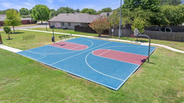 511 S Pauley DR, Hutto, TX 78634