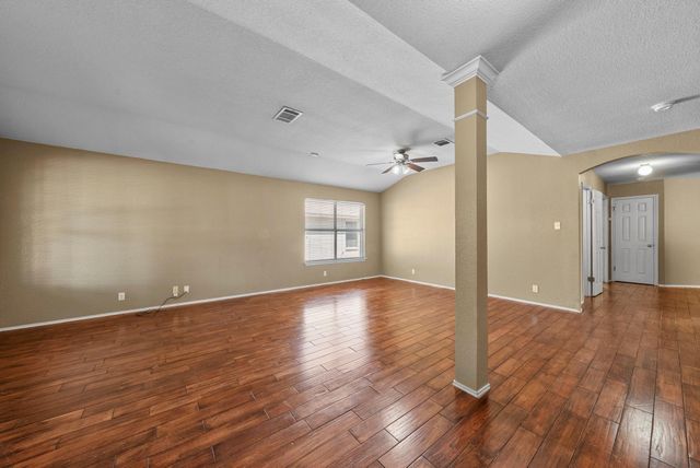 511 S Pauley DR, Hutto, TX 78634