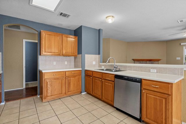 511 S Pauley DR, Hutto, TX 78634
