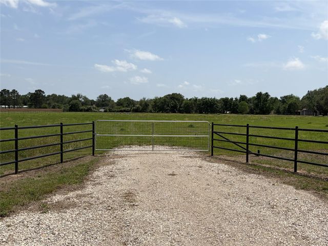 38785 Wiggins Road, Hempstead, TX 77445