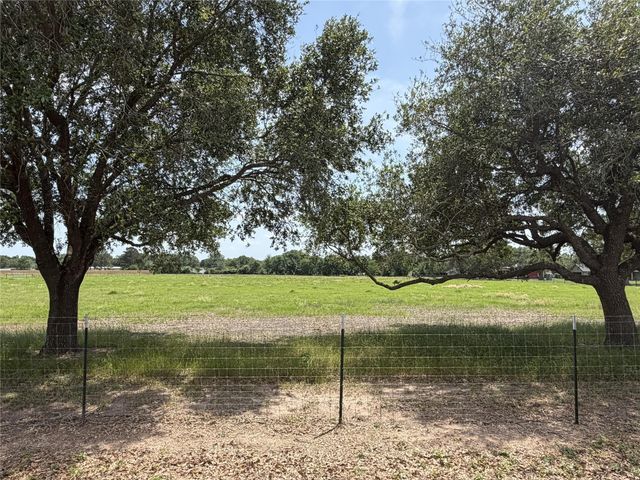 38785 Wiggins Road, Hempstead, TX 77445