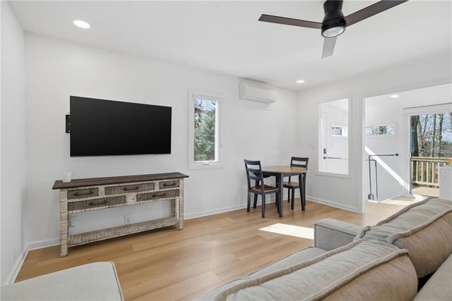 6476 Chestnut Hill Road, Flowery Branch, GA 30542