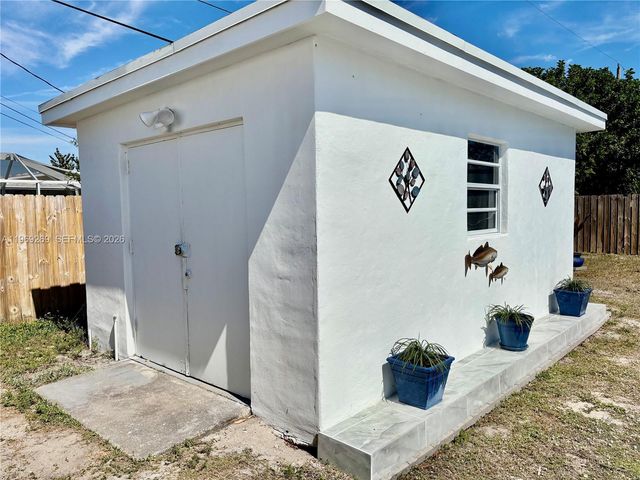 6751 Cleveland St, Hollywood, FL 33024