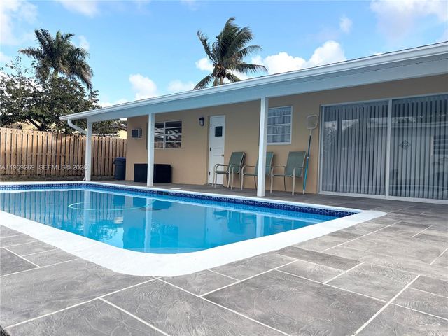 6751 Cleveland St, Hollywood, FL 33024