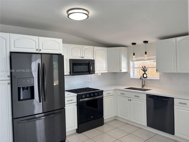 6751 Cleveland St, Hollywood, FL 33024