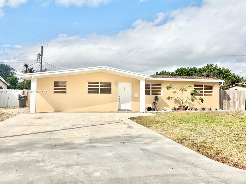 6751 Cleveland St, Hollywood, FL 33024