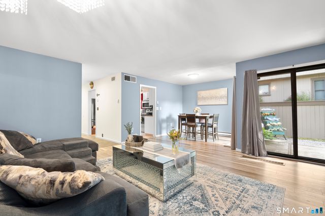 14 Great Meadow Lane 33A, Farmington, CT 06001