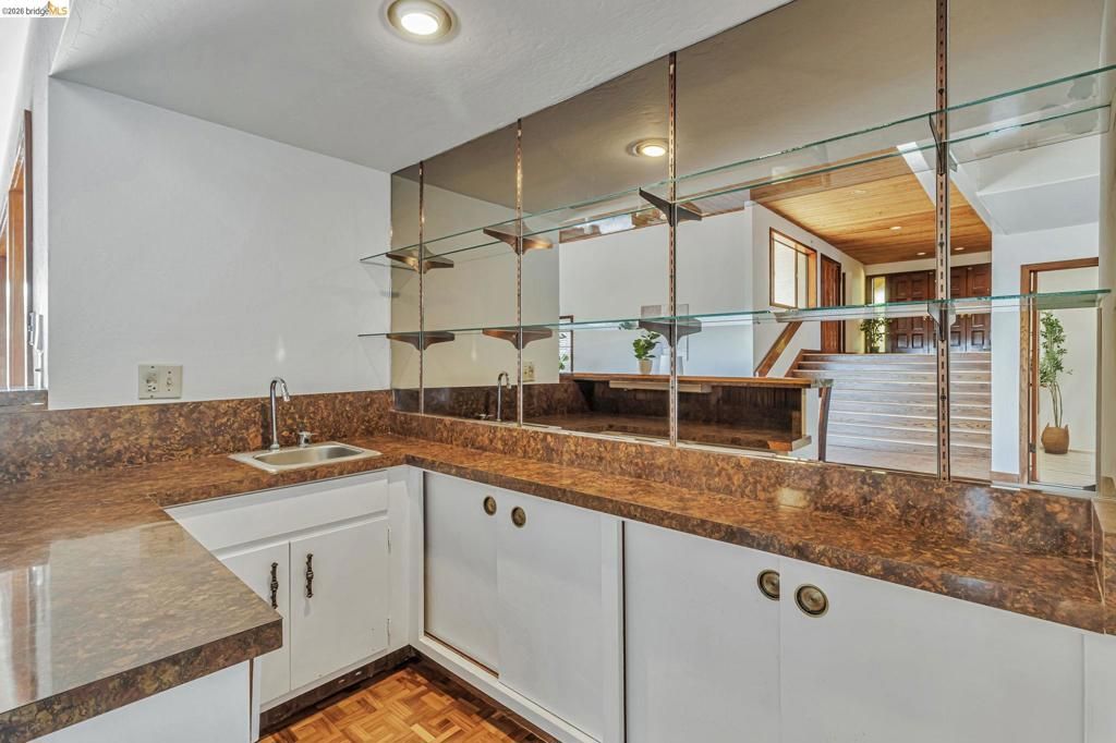 Image 13 of property listing at 1518 MADERA CT, El Cerrito, CA 94530