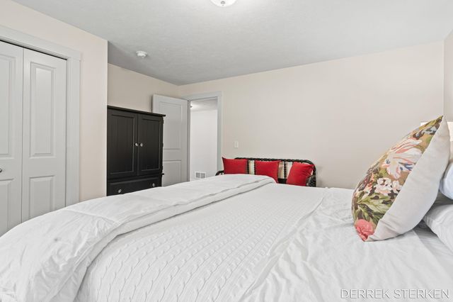 2983 Raspberry Lane, Holland, MI 49424