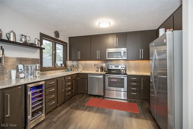 17813 Suncliff Place, Strongsville, OH 44136