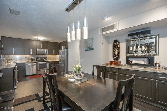 17813 Suncliff Place, Strongsville, OH 44136