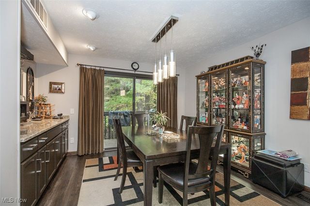 17813 Suncliff Place, Strongsville, OH 44136