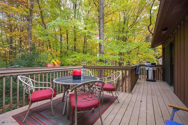 17813 Suncliff Place, Strongsville, OH 44136