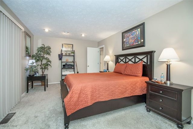 17813 Suncliff Place, Strongsville, OH 44136