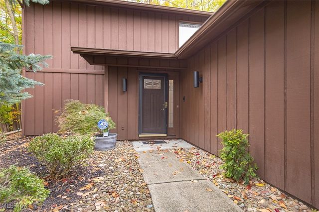 17813 Suncliff Place, Strongsville, OH 44136