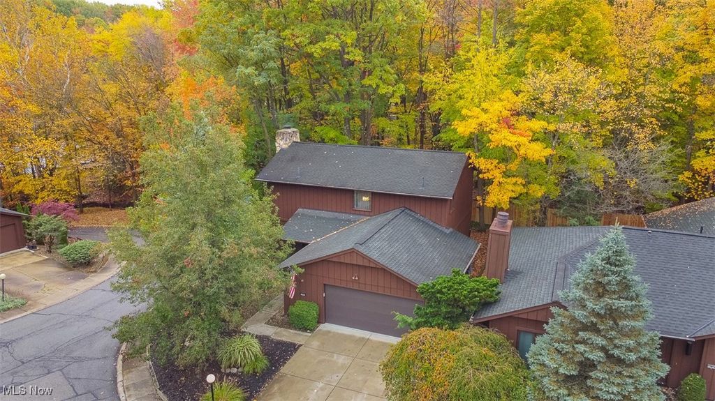 17813 Suncliff Place, Strongsville, OH 44136