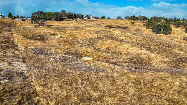 7080 Gwin St, Valley Springs, CA 95252