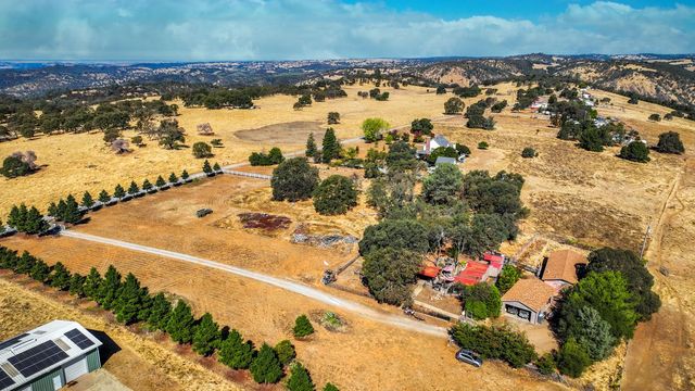 7080 Gwin St, Valley Springs, CA 95252