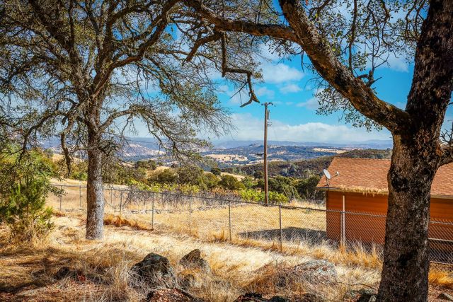 7080 Gwin St, Valley Springs, CA 95252