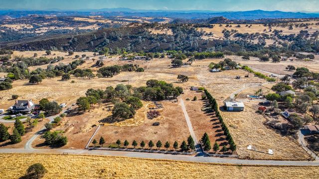 7080 Gwin St, Valley Springs, CA 95252