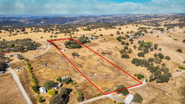 7080 Gwin St, Valley Springs, CA 95252