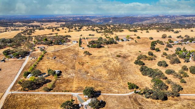 7080 Gwin St, Valley Springs, CA 95252