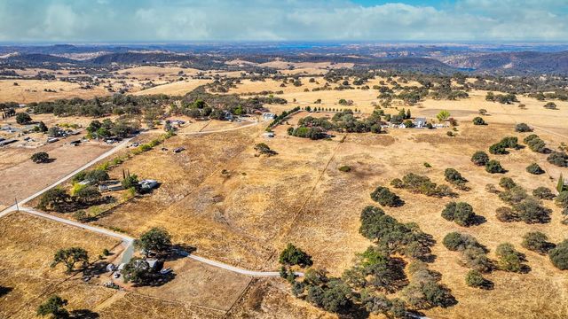 7080 Gwin St, Valley Springs, CA 95252