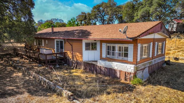 7080 Gwin St, Valley Springs, CA 95252
