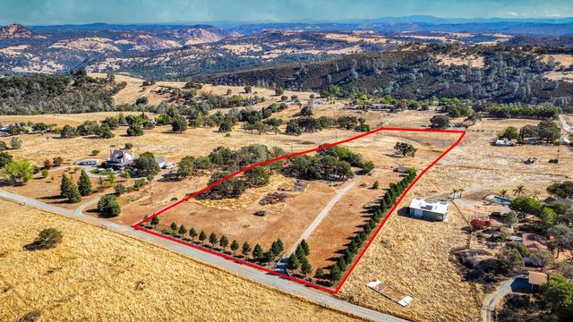 7080 Gwin St, Valley Springs, CA 95252